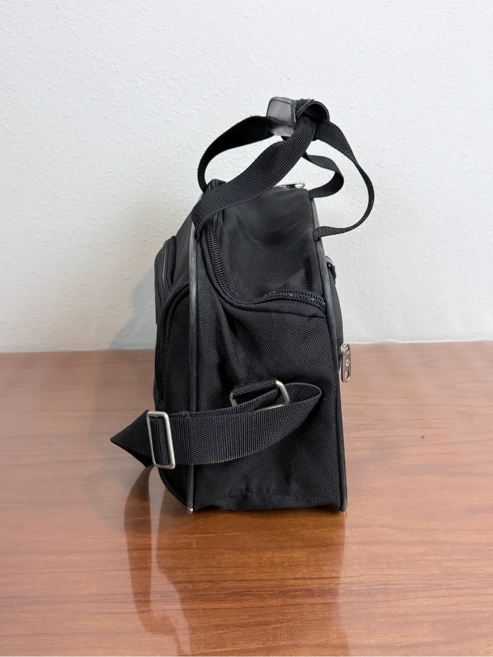 Samsonite Black Travel Overnight Shoulder Bag Carry On Luggage